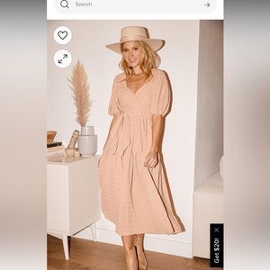 Lulus midi dress worn once! Peach colored size XS